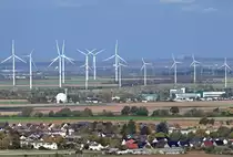 Etliche Windkraftr�der im Windpark Euskirchen Nord - 22.10.2020