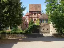 Wasserschloss Unsleben, zweifl�glige Anlage mit einem Verbindungstrakt und einem Treppenturm, erbaut ab 1527 (08.07.2018)
