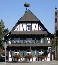 Auenheim, das alte Rathaus des ca. 2500 Einwohner z�hlenden Ortsteiles von Kehl am Rhein, Aug.2020