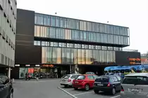 Baden, Warenhaus Coop City, nach der gr�ndlichen Renovierung 2013. Vom Bahnhofplatz aus fotografiert am 22.12.2014