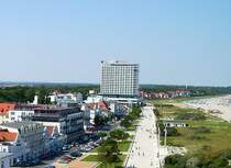 Rostock-Warnem�nde, Blick vom Leuchtturm zum Hotel Neptun, 2004