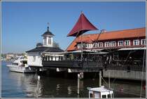 Die zum G�ta �lv gelegene Terasse des Restaurants Sj�magasinet in Klippan. 09.05.2008