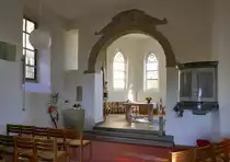 T�llingen, Blick zum Chorraum und Altar in der Kirche St.Ottilien, Okt.2020