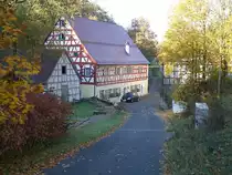 Wolfsberg, Ziegelm�hle, zweigeschossiger breit gelagerter Satteldachbau, erbaut Mitte des 18. Jahrhundert (13.10.2018)