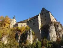 Burg Wiesentfels, Felsenburg �ber dem Ortsteil Wiesentfels der oberfr�nkischen Stadt Hollfeld, erbaut ab 1333 (14.10.2018)
