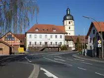 Kleinbardorf, Gasthof zum Lamm und Pfarrkirche St. �gidius (15.10.2018)