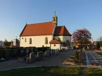 W�lfershausen, kath. St.  Stephanus Kapelle am Friedhof, erbaut 1507 (15.10.2018)