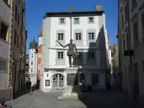 Regensburg, Denkmal f�r Don Juan de Austria am Zieroldsplatz (28.02.2021)