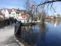 Bad Waldsee, Br�cke �ber den Stadtsee am Schwanenberg (28.03.2021)