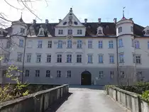 Bad Waldsee, Wasserschloss, erbaut im 18. Jahrhundert durch die F�rsten von Waldburg zu Wolfegg und Waldsee (29.03.2021)