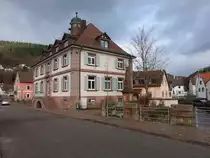 Neckargerach, Rathaus in der Hauptstra�e, erbaut 1925 (24.12.2018)