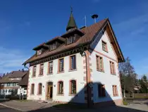 R�delfingen, Rathaus an der Hauptstra�e, erbaut 1867 (25.12.2018)