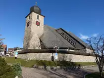 Schluchsee, kath. Pfarrkirche St. Nikolaus, Kirchturm erbaut 1275, Kirchenschiff erbaut von 1979 bis 1980 (25.12.2018)