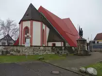 Bleibach, kath. Pfarrkirche St. Georg, der eigenwillige Bau vereinigt f�nf Stil- und Bauepochen vom sp�ten Mittelalter bis in die Moderne (01.01.2019)