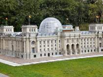 Modell des Reichtagsgeb�udes im Modellpark Wuhlheide, 2007