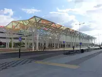 Lodz, Stra�enbahnhaltestelle Centrum-Piotrkowska an der Aleja Adama Mickiwiecza (13.06.2021)