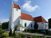 �rslev, evangelische Kirche am Kirkevej, erbaut bis 1325, Kirchturm von 1500 (17.07.2021)