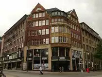 Hamburg am 1.8.2021: Kontorhaus an der M�nckebergstra�eEcke Bergstra�e, erbaut 1912/13 nach Pl�nen von Henry Grell /