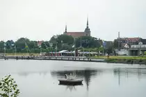 Blick auf die Altstadt von Rendsburg vom Ahlmannskai in B�delsdorf. Aufnahme: 29. Juni 2021.