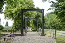 Alte Eisenbr�cke an der Kluvensieker Schleuse am Eiderkanal �stlich von Rendsburg. Aufnahme: 29. Juni 2021.
