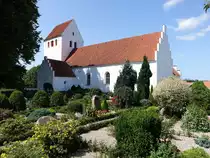 Undl�se, evangelische Dorfkirche, erbaut im 12. Jahrhundert, Kirchturm und Waffenhaus 15. Jahrhundert (17.07.2021)