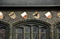 Detailaufnahme von der Schaufassade des L�becker Rathaus. Aufnahme: 20. August 2021.