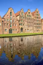 Die Salzspeicher sind eine Gruppe von Lagerh�usern an der L�becker Obertrave direkt neben dem Holstentor. Sie wurden im Stil der Backsteinrenaissance und des Backsteinbarock erbaut.Aufnahme: 21. August 2021.