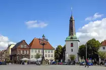 Die Gl�ckst�dter Stadtkirche in Gl�ckstadt in Schleswig-Holstein ist das �lteste und zugleich bedeutendste erhaltene Bauwerk der Stadt. Sie befindet sich direkt am Marktplatz. Aufnahme: 22. September 2021.