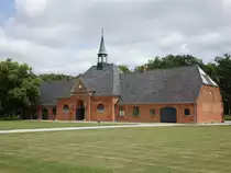 Wirtschaftsgeb�ude beim Schloss Lungholm, erbaut im 17. Jahrhundert (18.07.2021)