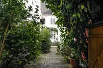 L�beck, Altstadt - Dunkelgr�ner Gang hat seinen Name wie der anschlie�ende Hellgr�ne Gang wegen der lichteren Bebauung bei der Entstehung auf dem Weideland erhalten. Aufnahme: 21. August 2021.