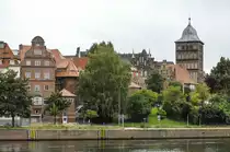 Hansestadt L�beck - Ida-Boy-Ed-Garten und Burgtor vor dem Elbe-L�beck-Kanal. Aufnahme: 22. August 2021.