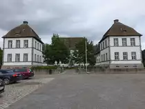 Wasserschloss Bisperode, Dreifl�gelanlage, erbaut von 1694 bis 1700 durch den Paderborner F�rstbischof Hermann Werner von Wolff-Metternich zur Gracht (06.10.2021)