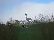 Sp�tgotische St. Ulrich Kirche in Ulrichsh�gl, erbaut bis 1470, Kirchturm von 1758 (10.11.2018)