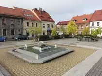 Toszek / Tost, Brunnen und H�user am Rynek Platz (13.09.2021)