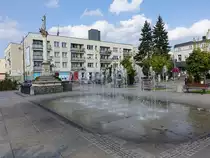 Olesno / Rosenberg, Mariens�ule und Brunnen am Rynek Platz (14.09.2021)