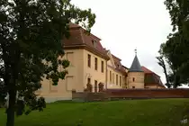 Um 1740 wurde das Schloss Stavenhagen auf den Mauern einer alten Burg erbaut. (August 2014)