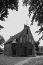 Die katholische Kirche St. Marien in G�tzkow wurde 1910 als rechteckiger Backsteinbau in gotisierenden Formen erbaut. (August 2013)