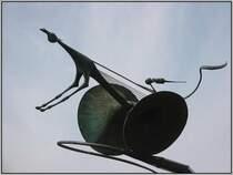 Das Kunstwerk vor der G�ttinger Hauptpost, n�her herangezoomt. (26.03.2005)