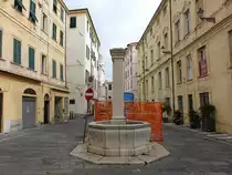 San Remo, S�ulenbrunnen an der Piazza Alberto Nota (03.10.2021)