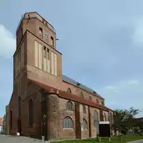 Die St.-Petri-Kirche in Wolgast wurde bis 1350 errichtet und infolge von Kriegs- und Unwetterfolgen mehrfach zerst�rt und wiederaufgebaut. (August 2013)