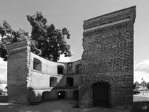 Der Zingel am Friedl�nder Tor in Neubrandenburg. (August 2013)