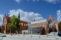 Das Regionalmuseum im Franziskanerkloster mit der angeschlossenen Klosterkirche St. Johannis. (Neubrandenburg, August 2013)