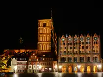 Des Nachts auf dem Alten Markt in Stralsund. (August 2014)