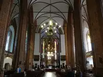 Kolobrzeg / Kolberg, Innenraum mit gotischen Fl�gelaltar in der St. Marien Kirche (01.08.2021)