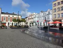 Kartuzy / Karthaus, Brunnen und H�user am Rynek Platz (02.08.2021)