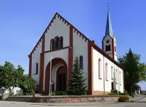 Windschl�g, die katholische Kirche St.Pankratius, im neoromanischen Stil erbaut von 1835-37, der Turm stammt von 1350, Sept.2021