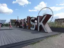 Gdansk / Danzig, Werbeschild und Riesenrad im Olowianka Park (02.08.2021)