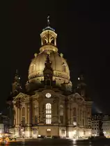 Die von 1726 bis 1743 im barocken Stil errichtete Frauenkirche in Dresden wurde w�hrend der Luftangriffe auf Dresden im Februar 1945 zerst�rt und nach der Wende von 1994 bis 2005 wieder aufgebaut. (April 2014)
