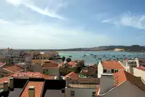 S�O MARTINHO DO PORTO (Concelho de Alcoba�a), 10.08.2019, Blick vom Ascensor do Outeiro auf den Ort