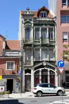 CALDAS DA RAINHA (Concelho de Caldas da Rainha), 15.08.2019, Wohnhaus an der Pra�a da Republica